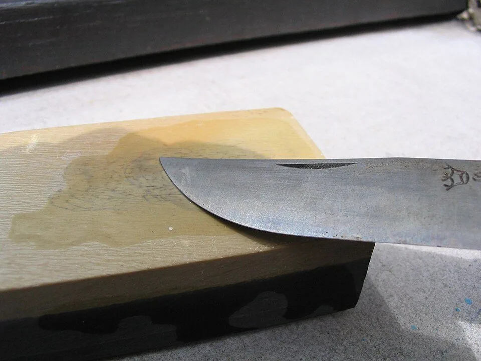 Заточка ножа Opinel на бельгийском камне коticule